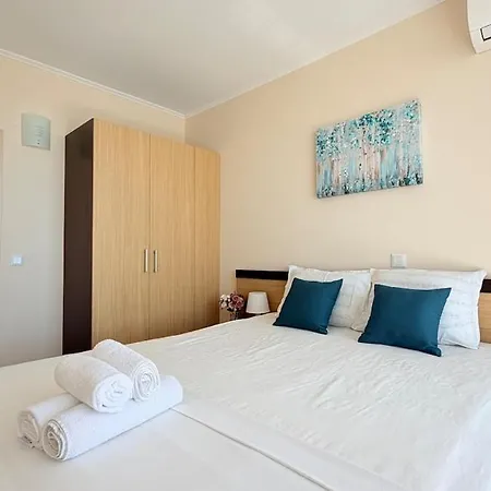 Panoramic Sea & Pool Views - C204 Апартаменти Обзор